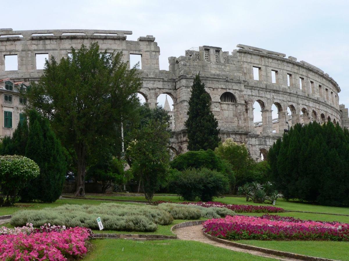 Pola Romana Exterior photo